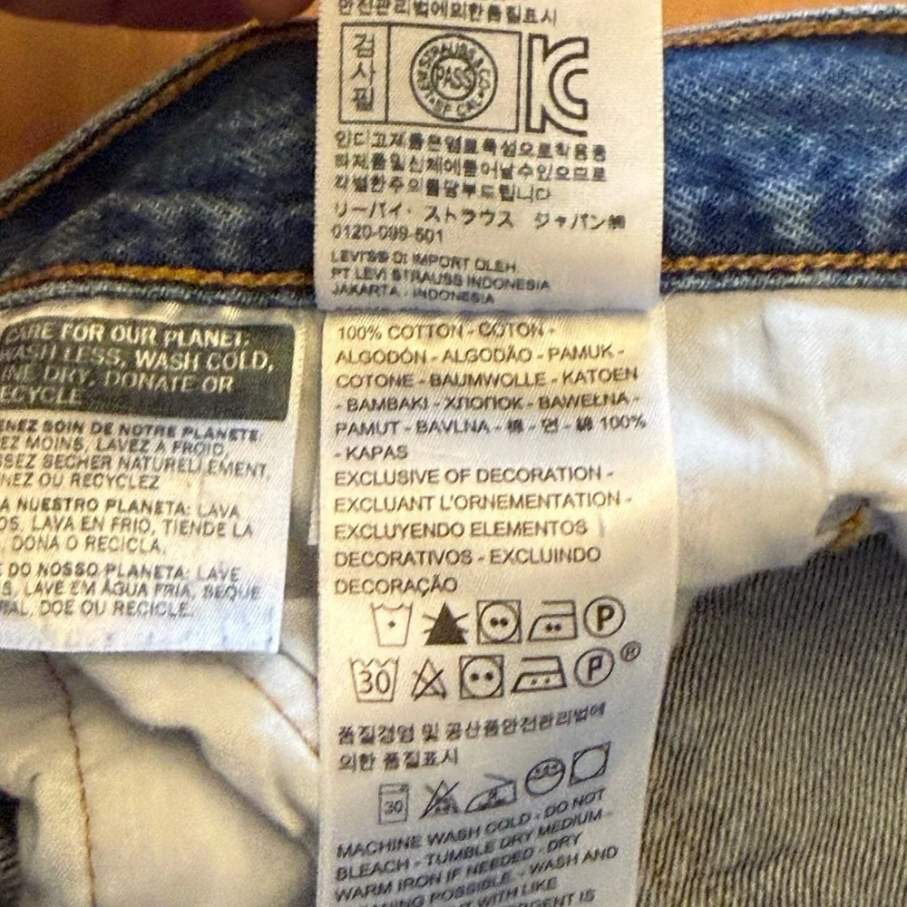 Levi’s 501 Button Fly 30x26 Jeans Women’s Raw Hem Medium Wash Classic Chic Indie